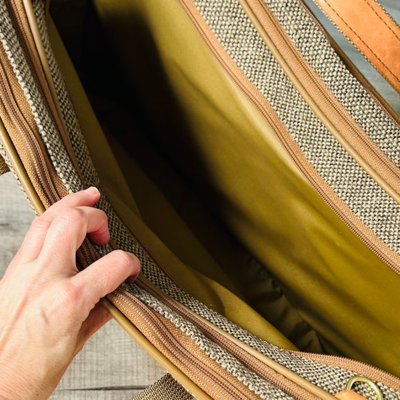 Hartmann Tweed & Leather Trim Expandable 3 Compartment Travel Bag - Picture 8 of 16